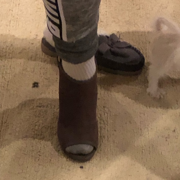 Aldo brown peep toe heels (size 8) - Picture 7 of 8